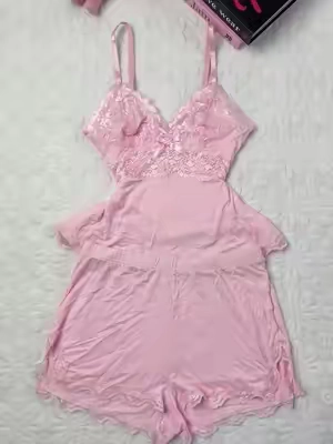 So soft!!! #homewear #loungewear #sleepwear #soft #TikTokshopbacktoschool #dealsforyoudays 