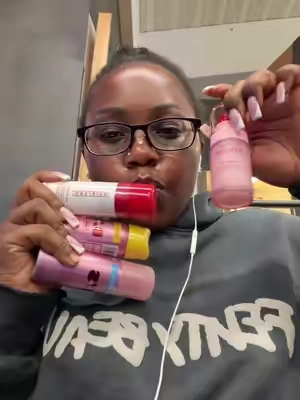 You get a setting spray to melt your makeup, lock in place, also one that reapplies sunscreen and liquid bloating one to suck any oiliness from your face!  #onesizebeauty #onesizesettingspray #settingspray #transferproofmakeup #makeuphacks 