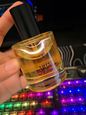 Discover Sweet Luxury by Eternal Perfume Oils, an alcohol-free perfume oil inspired by high-end sugary amber fragrances that lasts all day. Experience rich notes of saffron, jasmine, and amberwood for an affordable, long-lasting luxury scent. #perfumeoil #fragrance #perfumeformen  #longlastingscent #mencologne 