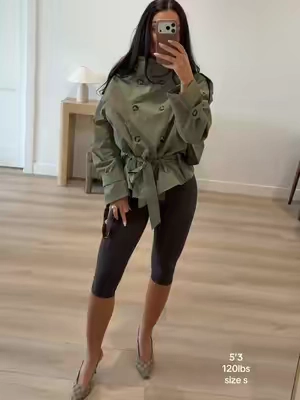 this cropped trench coat is SO good 🤌🏼 @YeeZaa #trenchcoat #falljacket #croppedtrenchcoat #designerinspired #haileybieberstyle 