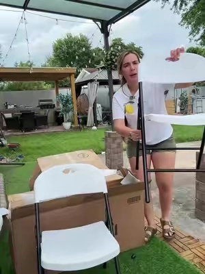 Sillas plásticas para fiestas y eventos deja de rentarlas porque aquí las puedes ordenar y guardar para tu próxima fiesta 🥳 