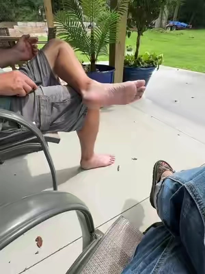 🤢🤢buy him the houseshoes 🤣#mensslippers #slippers #men 