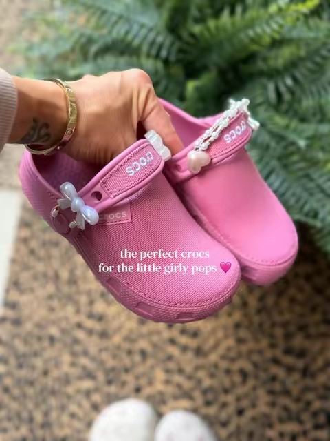 The cutest little pink clogs 😭💗 Easy to slip on, comfy for everyday wear, and basically made for all her little outfits.  #kidsshoes #kidscrocs #sliponshoes #TikTokshopbacktoschool #pinkshoes @Crocs 