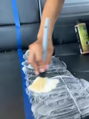 ¡Cómo limpiar y acondicionar superficies de cuero! #detailing #parati #chemicalguys