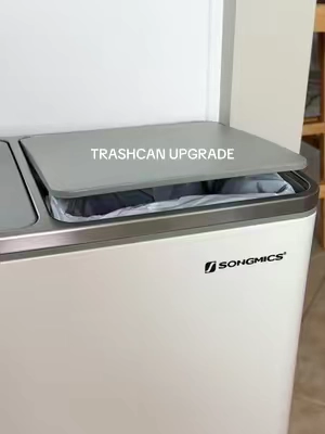 they were so kind to throw in a whole roll of trashbags 😌🚮 #kitchenupgrade #trashcan #songmics #homefinds #homeimprovement @SONGMICS HOME 