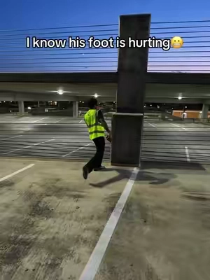 did he just super kick a concrete wall?? #steeltoe #warehouseworker #steeltoeshoes #backtoschool #workshoes 