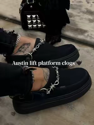 SO COMFY they do run small so go up me full size 🖤 I even added my own chains 🥹 @HeyDude #heydudeshoes #TikTokshopbacktoschool #platformshoes #falloutfitinspo #altoutfits 