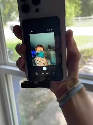 Back camera quality tho #ulanzivm1 #selfiemonitor #backcameramonitor #ttsdeals #ttsfinds 
