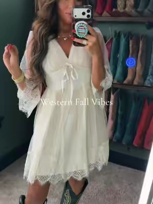 Obsessed with this boho western style dress! #falloutfits #fallphotoshoot #westernengagement #westernfashion #westernfashioninspo 