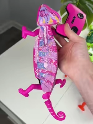 Which wall crawling lizard is actually the best? 👀🥇#wallcrawlergecko #rctoy #remotecontroltoy #gecko #TikTokShopCreatorPicks 
