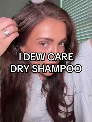 okay whoever came up with this is a geniussss #dryshampoo #oilyhair #greasyhair #idewcare 