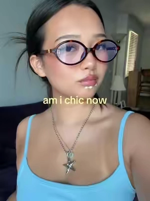 these are so nerdy and cute #ovalglasses #roundglasses #bluelight #chic 
