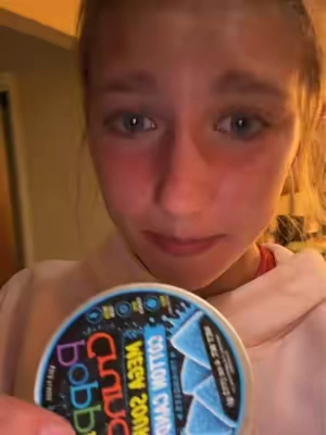 Giggled when I watched this because why'd I look like that #sourcandy #sourcandychallege #poppincrunch #poppincrunch #sour 