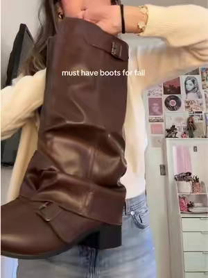 in lovvveee omg #fallboots #falloutfits #outfitinspo #OOTD #fyp 