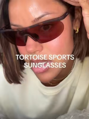 For the active girls who run, bike, hike, and actually put their sunglasses to the test 🏃‍♀️🚴‍♀️ These stay put, don’t slip, and keep you focused on your workout—not adjusting your shades every five minutes. 👏🏼 If you’re looking for sporty sunglasses that are cute AND functional, these are worth a look. 🕶️  #sportssunglasses #runninggear #sunglasses #sunnies #activewear 