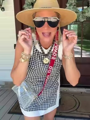 My favorite gameday set comes in so many new colors! I grabbed the black and white check and it’s SO good! #gameday #gamedayoutfit #momoutfit #uga #godawgs 