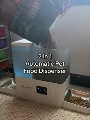 no more wondering if I fed my fur baby anymore 🦴💦 designed for doggies and kitty cats 🐕🐈‍⬛ #automaticfeeder #petfeeder #dogsoftiktok #catsoftiktok #petmusthaves 