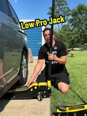VEVOR steel floor jack for DIY vehicle maintenance, wheel service and other automotive jobs around the garage. #vevorsuperbrandday #tiktokshopsummersale #summerfinds #TikTokshopbacktoschool #GarageTools 