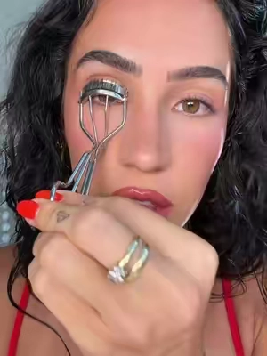 BEST curl 🤩 #tweezerman 