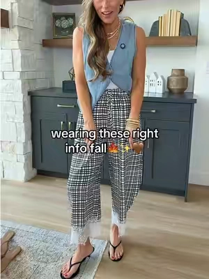 🍁Gimme all the plaid! Wide leg barrel pants with lace trim. True to size, wearing a small. Pair with all your fall sweaters for a dreamy fit!  #affordablefashion #capsulewardrobe #falloutfit #plaid #falloutfits 