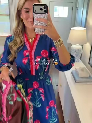 SO cute for back to school season!😍 Wearing size S and I'm 5'9! Perfect midi length! #boutiqueclothing #affordablefashion #boujeeonabudget #teacherdress #fallfashion 