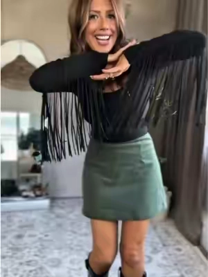 The fringe sleeves are everything. 🖤 A little western, a little edgy, and so fun for fall. #FringeTop #WesternStyle #FallFashion #StatementTop #BoutiqueFashion 