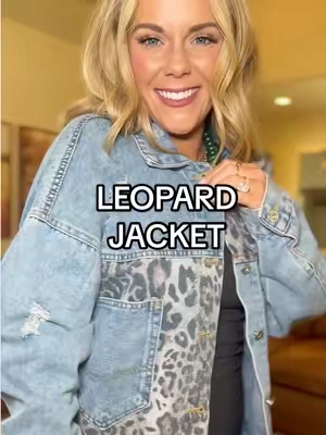 I’m 5 ft even in the small! Such an adorable denim jacket🤎🐆🤩