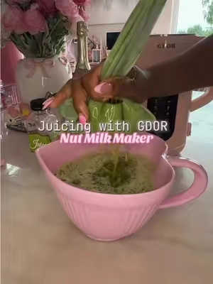 This machine can make nut milk, milkshakes, boil water & juice🎀 #homemadejuice #juicing #juicer #gdorjuicer #nutmilkmaker 