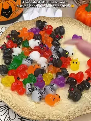🎃Who could say no to these spooky glow-in-the-dark Halloween ducks?🦆 #ducks #ducksoftiktok #2026 #Halloween #tiktokmademebuyit