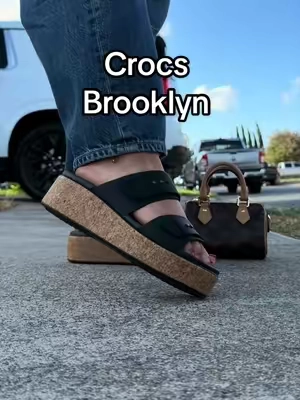 Crocs Brooklyn platform sandals are perfect for the working girlies 🤎🖤 #crocs #crocsbrooklyn #crocsbrooklynsandals #brooklyncrocs #tiktokshopcreatorpicks @Crocs 
