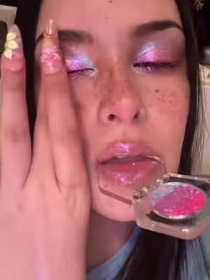 Cotton Candy Eyes 💞🩵🦄 #makeup @OURBELLA SHOP #glittereyeshadow 