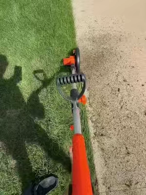 #lawnedger #tiktokbacktoschool #yardwork #cordlessedger #lawncare 