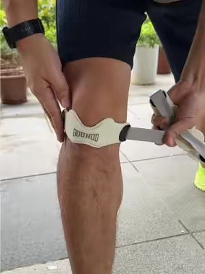 Wearing it during exercise provides better knee protection #hikingadventures #altrarunning #kneepainrelief #summervibes#summeressentials