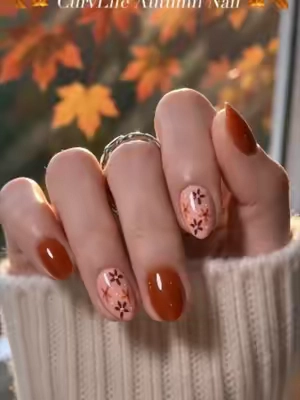 You can literally feel fall in the air 🍂 Cooler mornings. Cozy sweaters. Pumpkin everything. 🎃 And suddenly… summer nails just don't feel right anymore. 👀 It's officially time for warmer shades, cozier vibes, and a fresh fall mani. 🤎🍂 These press-ons are the easiest way to make your nails match the season without overthinking your look. New season. New nails. Same effortless routine. ✨ Would you wear these all fall?#Curvlife #pressonnails