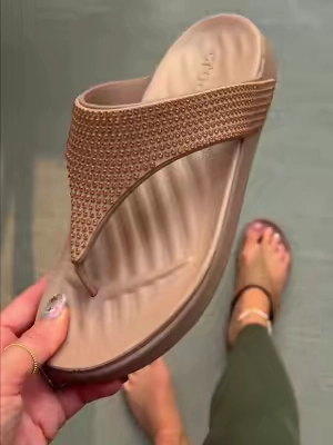Crocs getaway triangle sandals with gems @Crocs  #crocs #sandals #crocsnewarrivals #tiktokshopcreatorpicks 