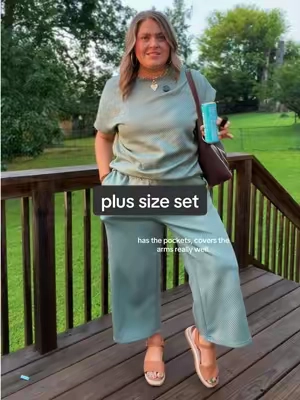 Perfect plus size set for my office girls that is elevated and classy. #set #twopieceset #plussize #plussizefashion  