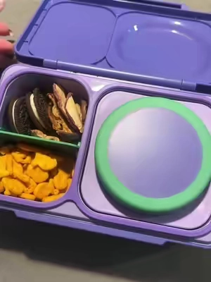 You can fit a LOT in the #omieUp box!  My fav things to pack are pastas and chicken nuggets with confidence it’ll still be warm by lunch time! #omiebox #kidslunchbox #kidslunch #TikTokshopbacktoschool 