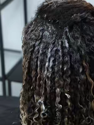 If your curls are still frizzy while styling... don't skip this. 👇 💦 Keep your hair saturated with water. ✨ Let the product glide through your curls instead of sitting on top. 🙌 Take your time smoothing each section with the Finger Smoothing and Detangling Brush. Try this on your next wash day and watch your curls transform 😉 #michebeauty #hairtips #healthyhair #curlyhair #definedcurls 