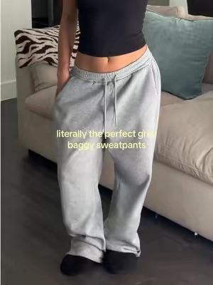 the baggy sweatpants I reach for the most bc they’re so comfy & the perfect baggy fit! went 1 size up to a M for a baggier fit  #baggysweatpants #sweatpants 