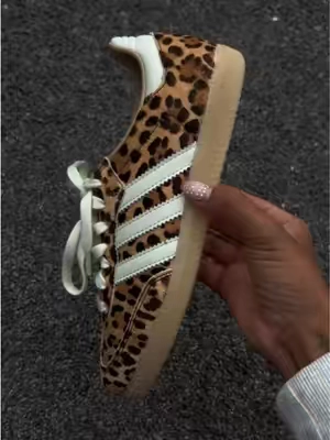 You won’t be able to stop wearing these once you have them on your hands 🐆 #Fyp #Animalprint #Adidassamba #Trending #blowthisup 