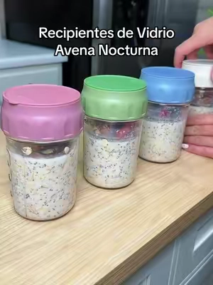 Recipiente de vidrio de 16 oz con compartimentos para mantener la fruta, granola y otros toppings separados. Incluye cuchara plegable y es práctico para preparar desayunos o snacks para llevar. ✨ es de @Soligt official #tiktokshopcreatorpicks #tiktokshopcreatorpicksktoschool #OvernightOats #BreakfastIdeas #MealPrep   