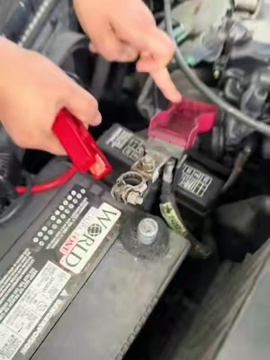 #jumpstarter #carcare #carjumpstarter #TikTokshopbacktoschool   #tiktokshopcreatorpick  Disclaimer: El precio mostrado es el vigente al momento de la grabación y puede cambiar. Las promociones pueden tener restricciones o disponibilidad limitada.