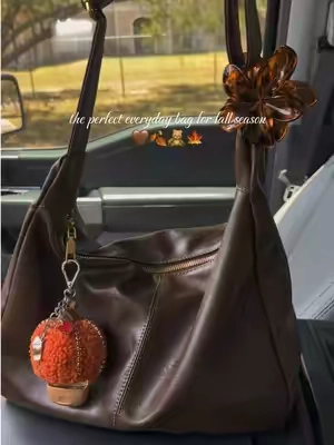 My favorite bag!! 📸🍂 #slouchybag #shoulderbag #fallvibes #pursetok #fyp 