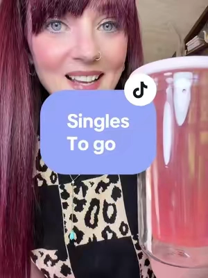 Welch’s just came out with cranberry drink mixes! Turn plain water in to a refreshing cranberry drink! #welches #drinkmix #singlestogo #TikTokshopbacktoschool #cranberry 