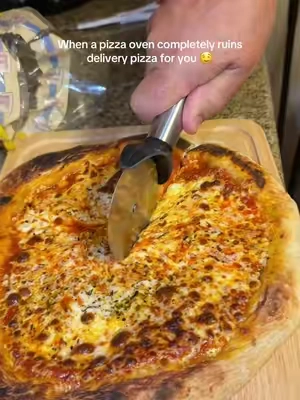 It made this pizza in SIX minutes 😭

#pizzaoven #piezanopizzaoven #homemadepizza #pizzalover 