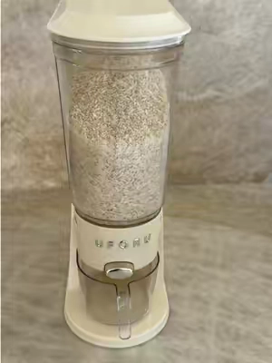 Rice Storage Dispenser 🍚✨ Mantén tu despensa organizada con este dispensador de granos de gran capacidad. #PantryOrganization #KitchenEssentials #FoodStorage #HomeOrganization #TikTokShopFinds