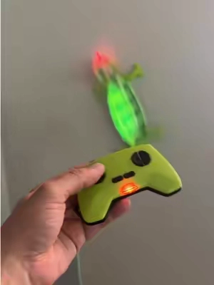 This is such a cool little toy! It’s a wall crawling chameleon you can get now! Must see! #kahladeals #tiktokshopcreatorpicks 