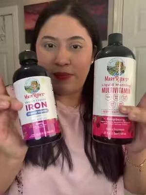 Dos esenciales para complementar tu rutina diaria en un solo paquete. Incluye multivitamínico líquido y hierro líquido MaryRuth’s, ambos veganos y fáciles de incorporar a tu día. #Vitaminas #Multivitaminico #HierroLiquido #BienestarDiario #TikTokShopCreatorPicks