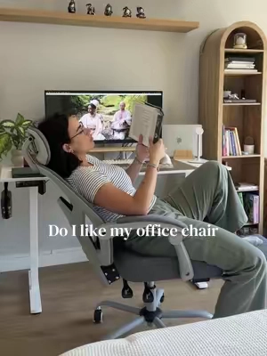 This office chair hits all the right requirements it adjusts in many ways  -adjustable height, footrest, headrest, & recline 👌  . . . #officechair #ergonomicchair #deskchair #desksetup #officechairs                         