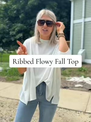 Oversized, cute and comfy.. my favorite 👀✨ @Discount Divas Boutique  #ribbedshirt #flowytop #falloutfitinspo #oversizedtop #closetstaple 